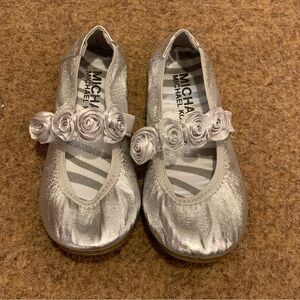 MICHAEL Michael Kors Kids Metallic Metallic Silver Dress Shoes Floral Band Sz 9